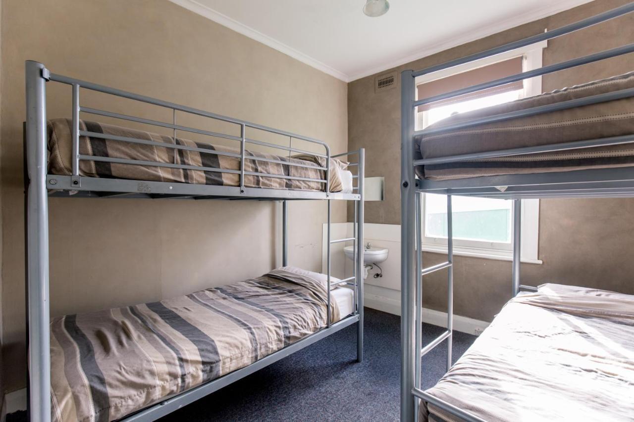 The Pickled Frog Hostel Χόμπαρτ Δωμάτιο φωτογραφία