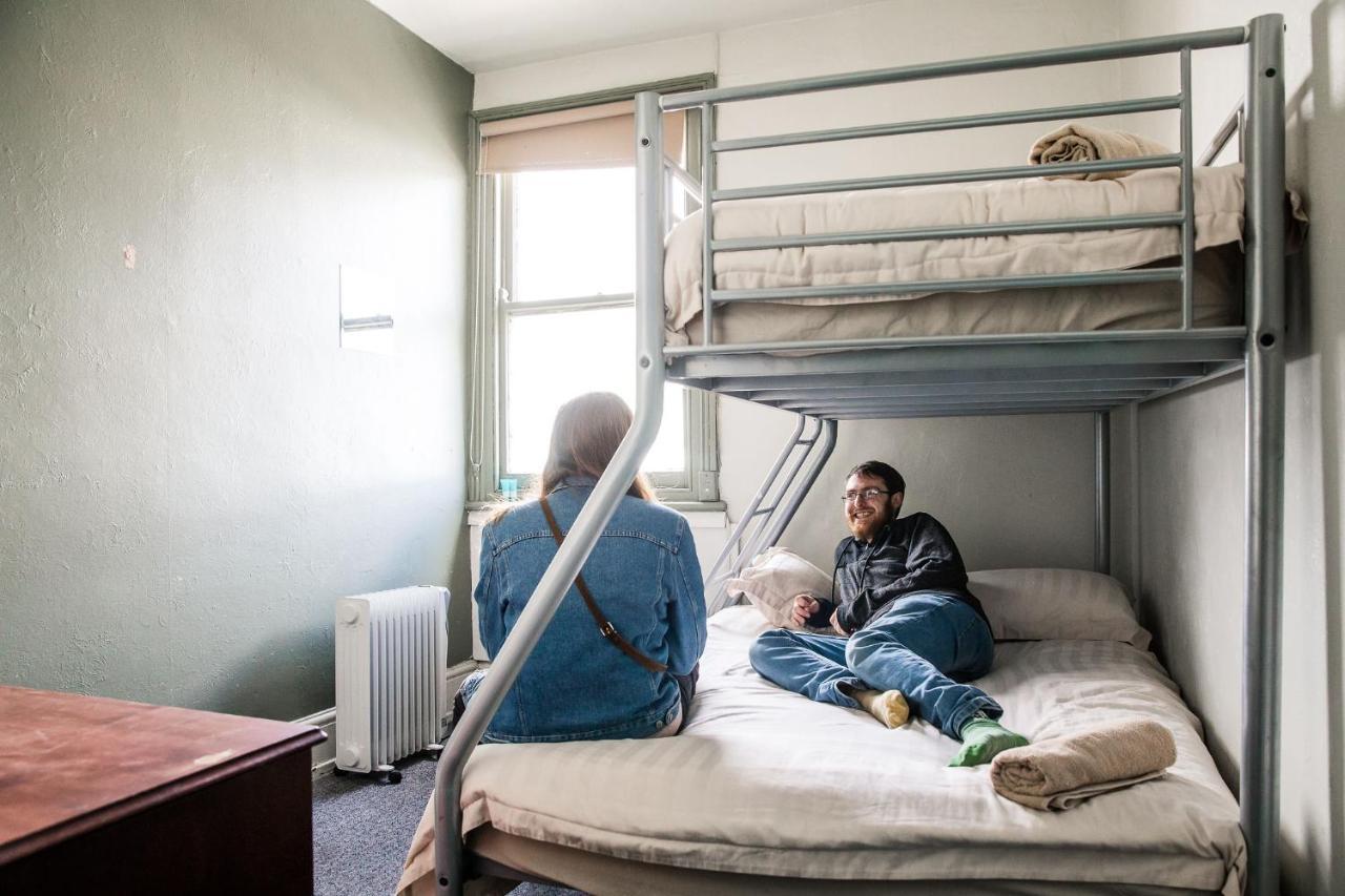 The Pickled Frog Hostel Χόμπαρτ Εξωτερικό φωτογραφία